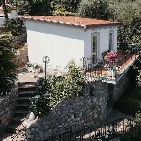 Bianca Villa Sorrente