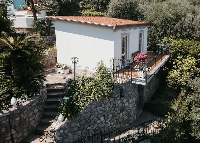 Bianca Vila Sorrento