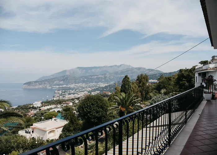 Bianca Vila Sorrento