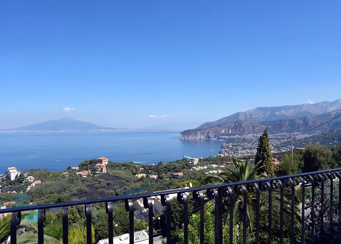 Bianca Vila Sorrento